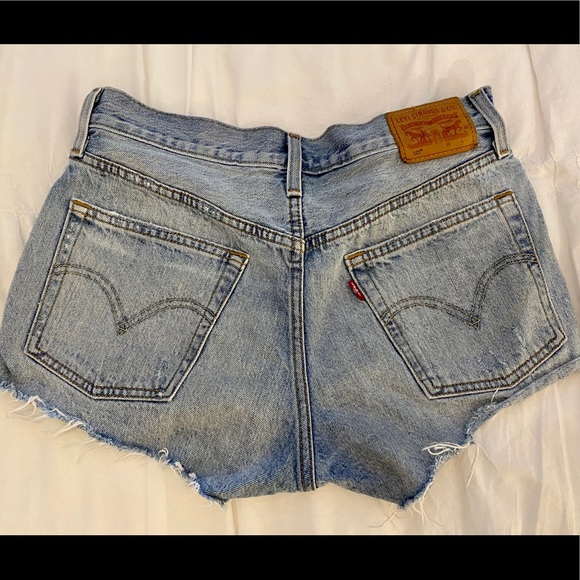 Levi’s Jean short - Picture 2 of 2